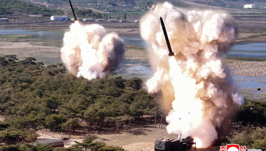 驗證「核武扳機」！金正恩視察飛彈聯合打擊演訓　劍指美韓軍演