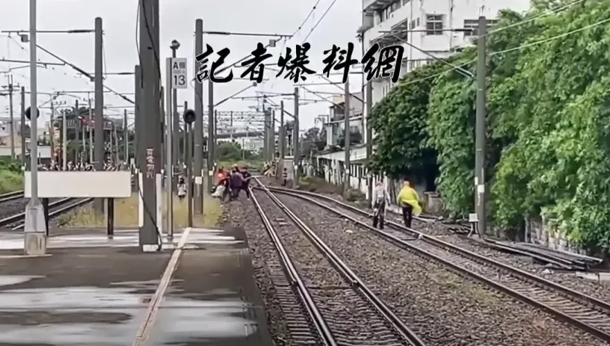 白沙屯媽祖回苗栗湧人潮　苑裡車站驚見「大膽闖軌」