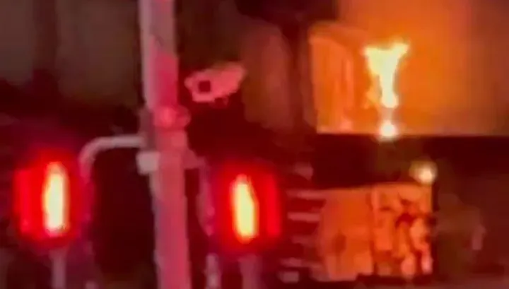 影/悲傷母親節！鳳山公寓大火父子雙屍　搶救現場畫面曝
