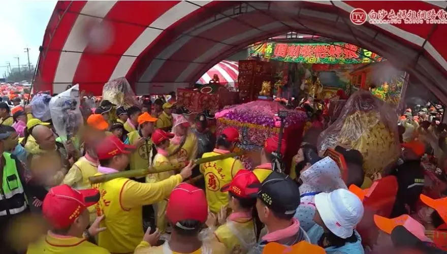 還想跟姊妹同行！山邊媽祖找白沙屯媽祖一起看戲