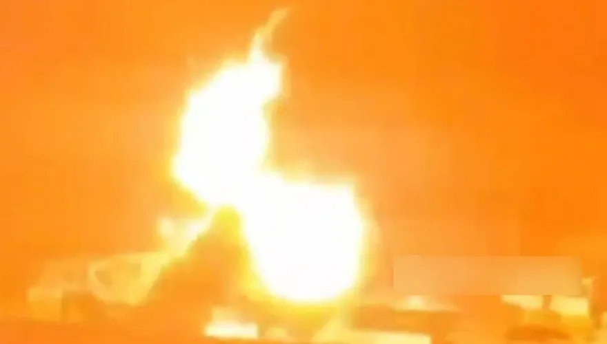 影/8船陷火海！廣東碼頭船隻爆炸起火　恐怖景象曝光