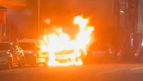 影/台南嚴重6車火警！「計程車突爆燃」巨型火球畫面曝