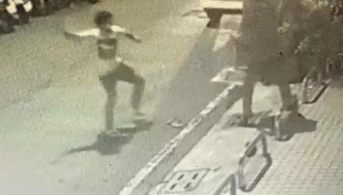 影/雙人雙刀追砍片！高雄鳳山情殺案「現任狠劈前任」