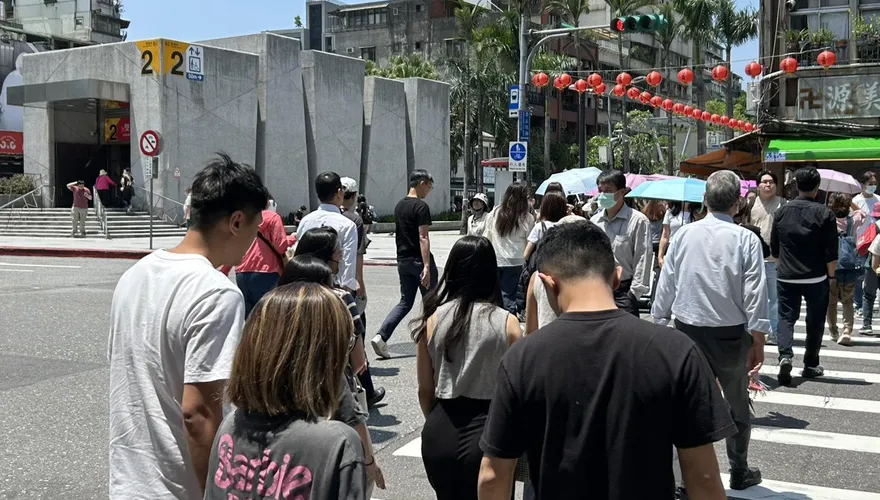 西部掀熱浪！9縣市亮高溫黃燈示警　新北三峽熱飆37.6度