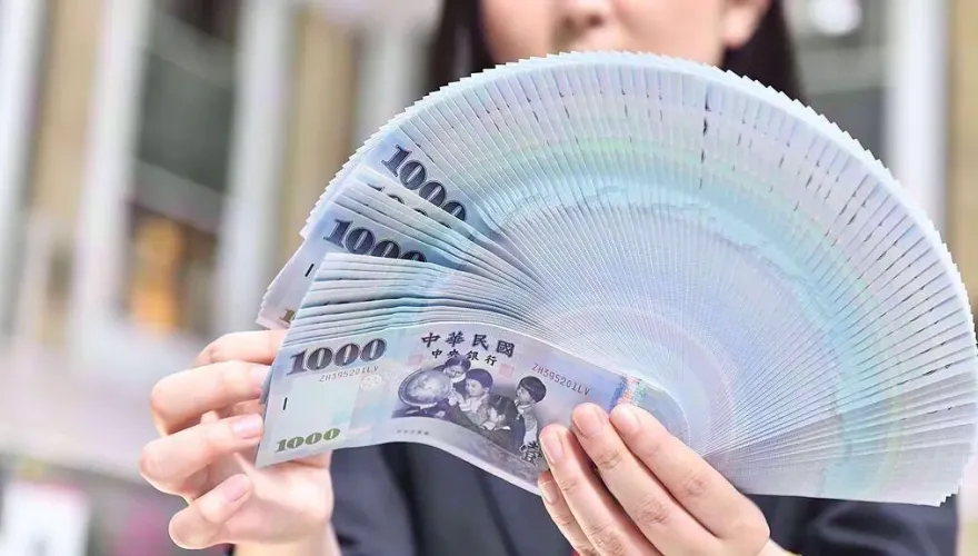 政府發錢啦！一早「近10萬入帳」　月底前還有16津貼可領