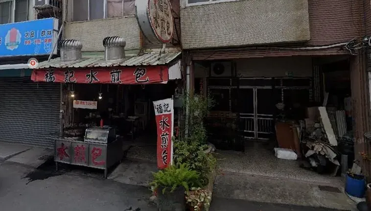 猛男店員爆紅！台南安平水煎包見蟑螂腳　衛生局要查了