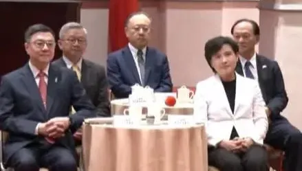 還在吵缺錢　卓榮泰就職將滿一年、用杯子蛋糕代大蛋糕