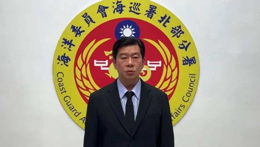 影/陸籍父子搭橡皮艇桃園搶灘上岸　喊「投奔自由」向海巡自首