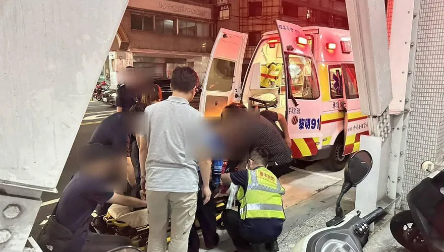 影/台中驚見「無差別推倒女童」！　犯婦落網被強制送醫