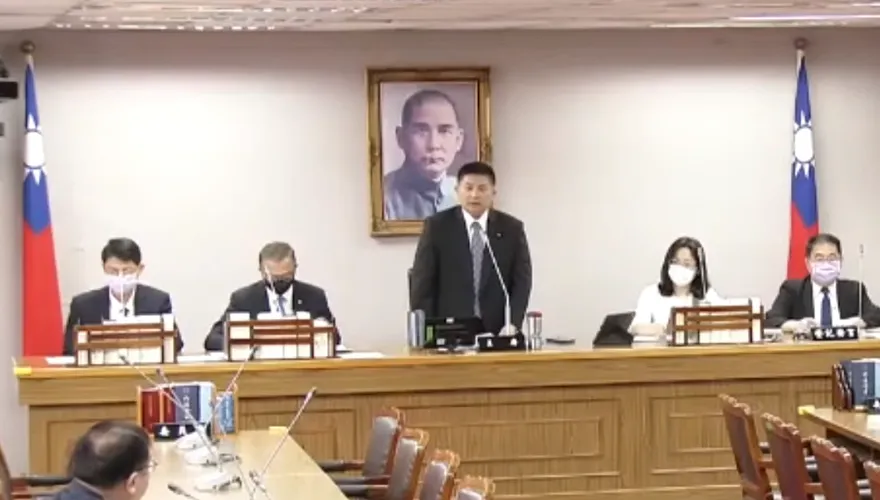 大法官質疑三讀程序　王義川也覺得在「開玩笑」？