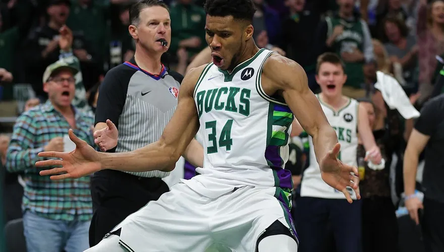 NBA/字母哥公開心中史上最強先發陣容　把詹皇抓去打中鋒！