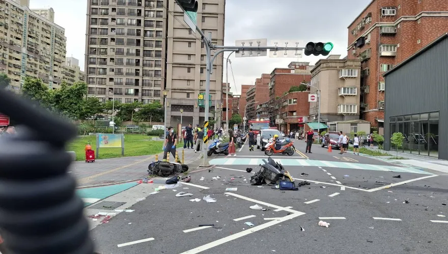 昨才剛奪3命！三峽死亡路口又見長者開車「不理導護媽媽硬闖」
