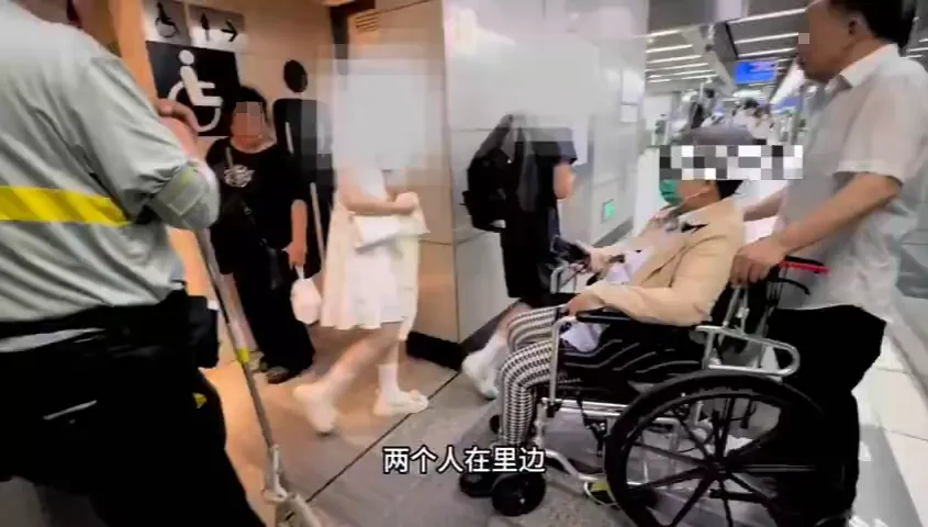影/鬧大了！北京情侶占用無障礙廁所1小時　現場曝光