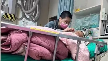 曹雅雯為病父剃平頭　病房憔悴模樣被目擊