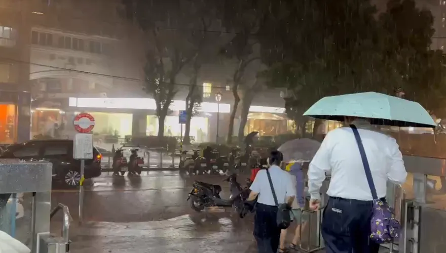 颱風楊柳風雨前菜！18縣市豪雨特報　4地下到發紅