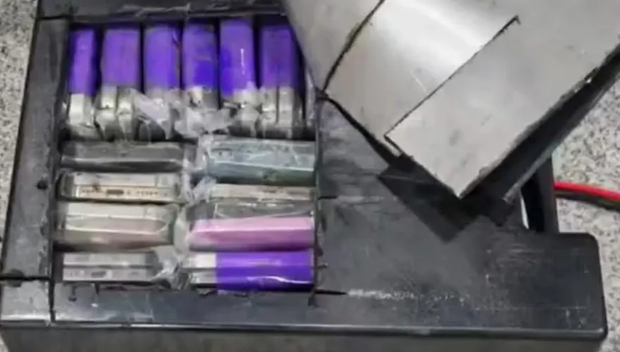 影/輪椅成走私工具！港男電池箱塞42部手機　遭海關活逮
