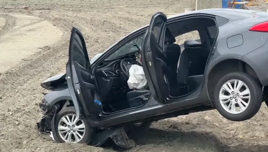 雲林爆誇張車禍！2車路口相撞雙雙衝進田中　5人受傷送醫