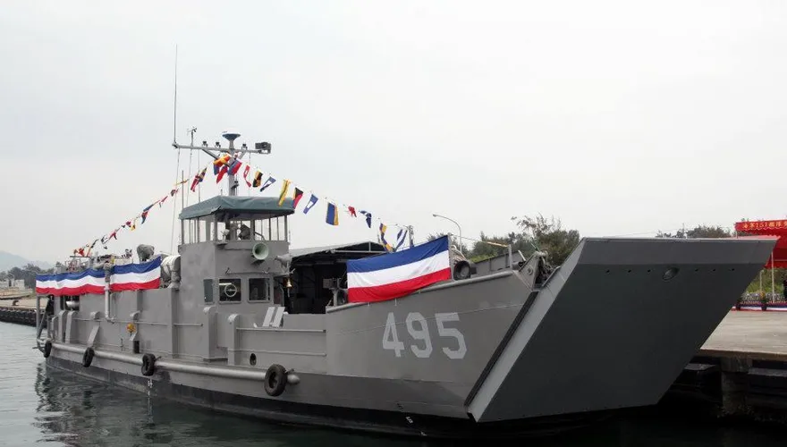 海軍駐艇官帶隊餐敘放空艦艇　遭撤職判緩刑3年