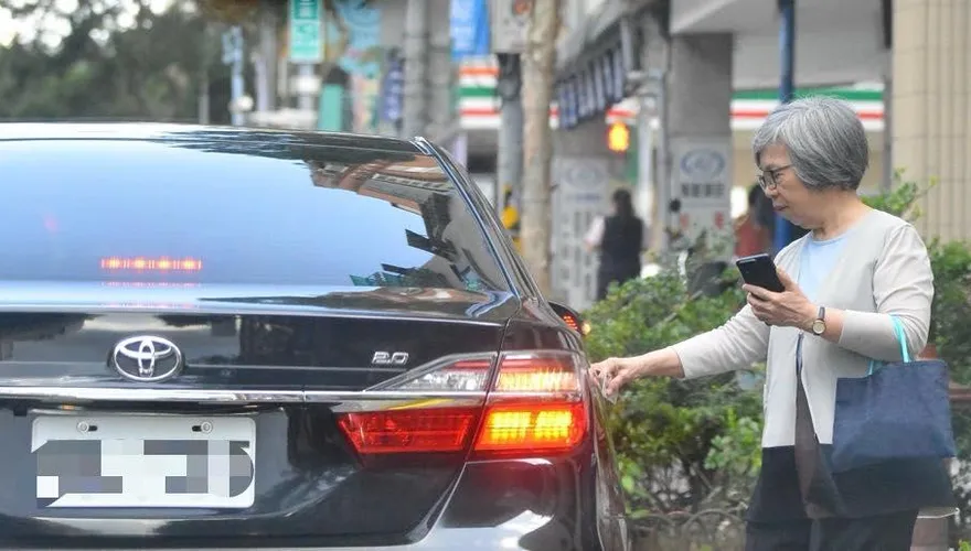 揭蘇麗瓊、林郁容曾彈劾「公務車私用」　黃揚明：有廉恥就辭職