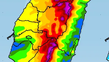 鋒面甩雨彈！全台明早變成「一片紅」　中部以北、澎金馬防大雨