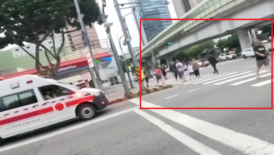影/台中鳴笛救護車遇「帝王行人」堵路　救護員揭無奈真相