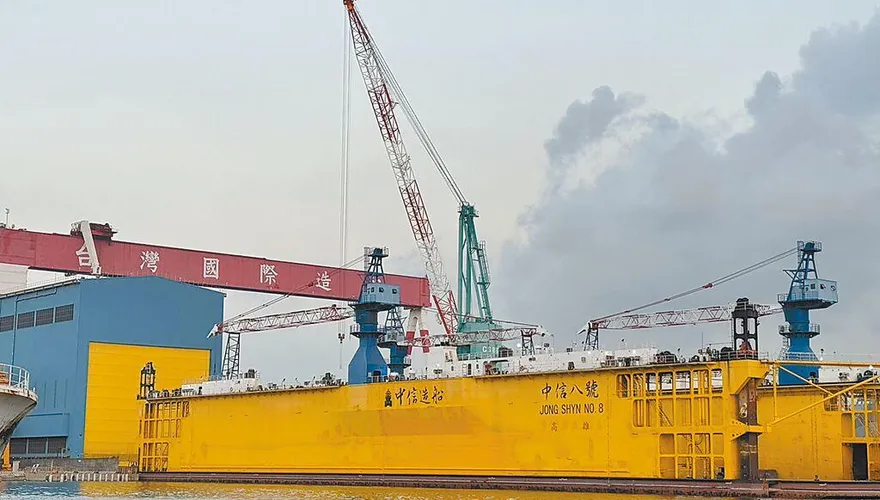 左營軍港驚險　6號浮塢進水沉沒