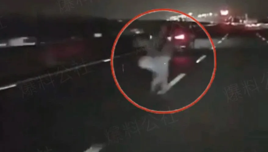 行人走國道…還企圖跨越車道　遭三車撞+輾腳送醫身亡