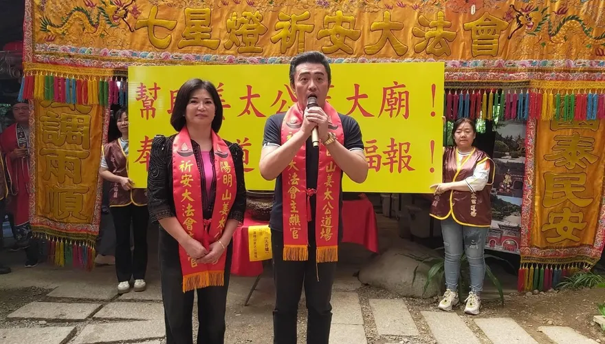 李㼈點姜太公七星燈　祈福《突破：3000米的泳氣》票房長紅