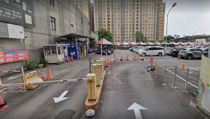 只有千鈔無法付停車費！「善良姊妹」伸援手　桃園醫淚崩尋人