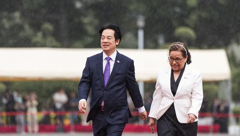 馬紹爾總統軍禮歡迎雨備不用　凌濤：賴總統真的被整了