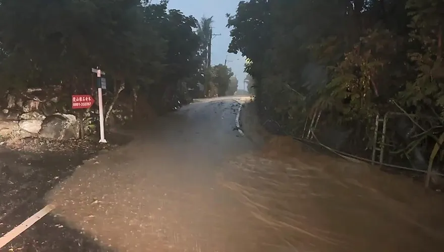 豪雨狂炸台東！土石流淹沒道路　太麻里大王部落緊急撤村