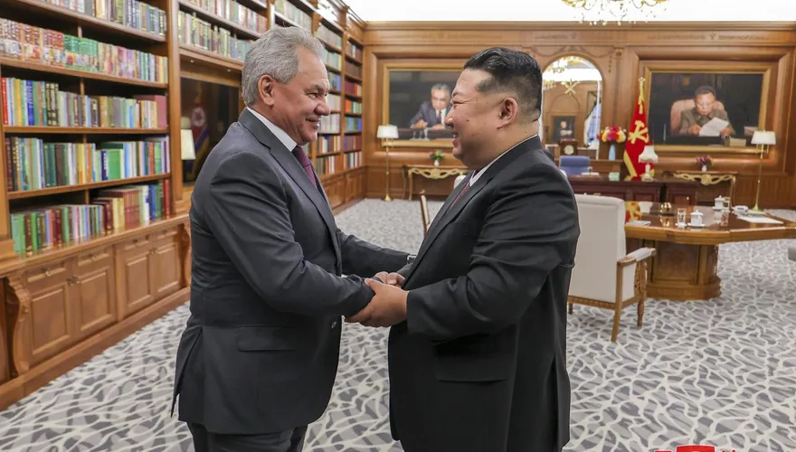 朝俄「好麻吉」！金正恩會見蕭依古　承諾無條件挺俄