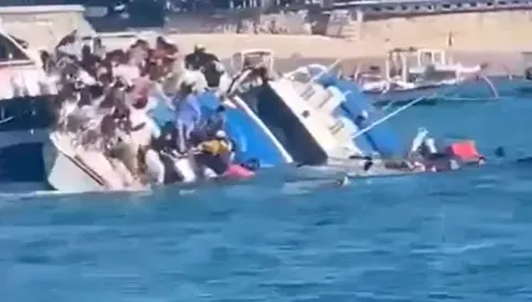 影/驚魂！峇里島遊船翻覆89人落水　有乘客砸窗逃生