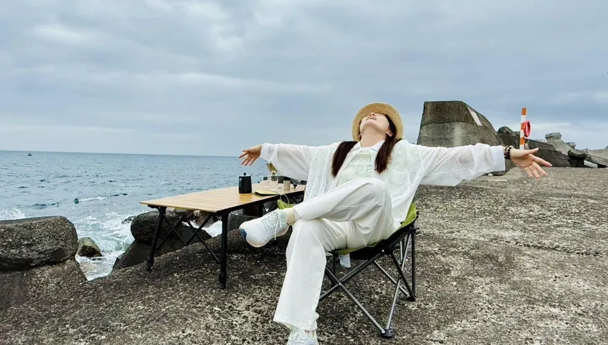 粉絲推擠釀禍！楊小黎錄影遭海鮮刺傷　自嘲人生如黑色喜劇