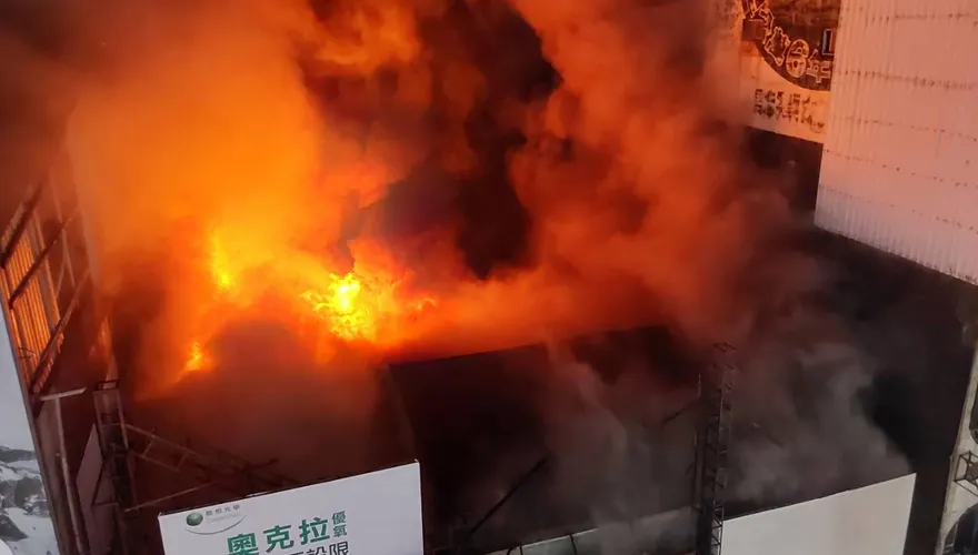 影/嘉義市倉庫火警！延燒北榮街商圈7戶商店　幸無傷亡