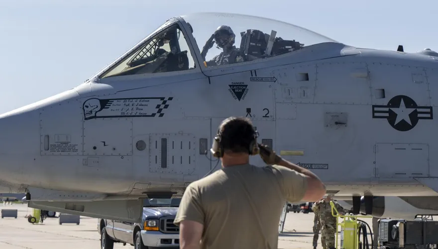結束30年任務　愛達荷首架A-10C攻擊機飛往「軍機墳場」除役