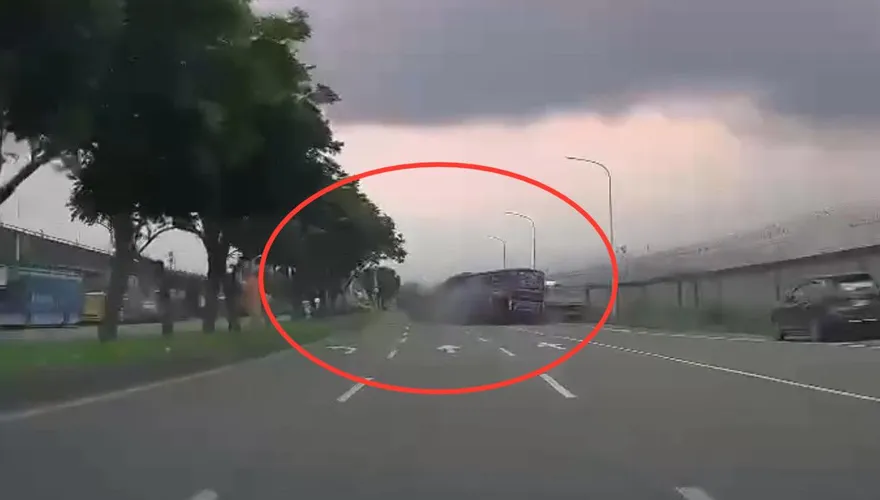 影/北市自小客全速衝撞母子雙亡　遭撞遊覽車司機喊冤