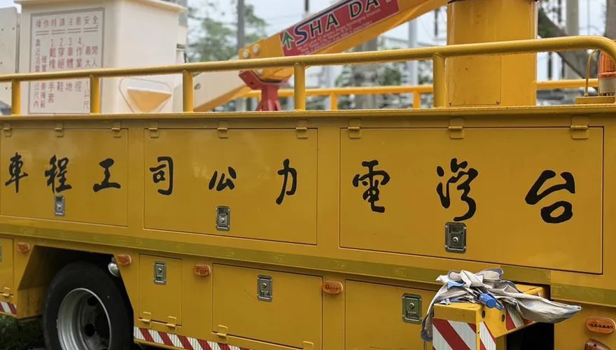 高雄左營突爆停電！店家、紅綠燈大停擺　疑變壓器故障釀禍