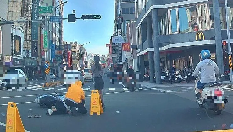 影/台南逆向衝撞！騎士遭撞「倒路中間」傷亡不明