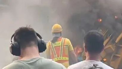 北市內湖驚見垃圾車爆炸！疑把鞭炮當垃圾丟「險變炸寒單」
