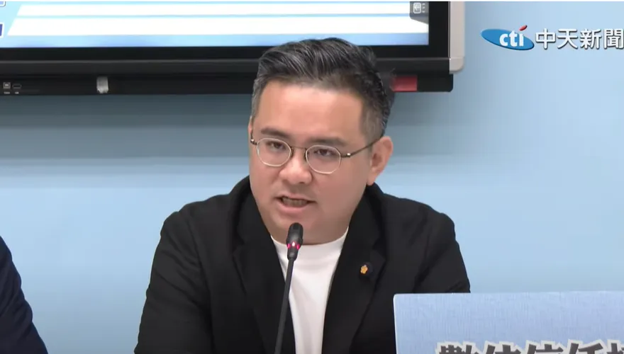沈伯洋又翻車！護航史哲任高鐵董座「政治就是專業」遭黃健豪狠打臉