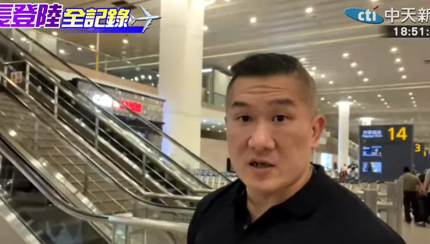 館長到上海了！落地浦東機場驚呼：他們機場好大、廁所好漂亮