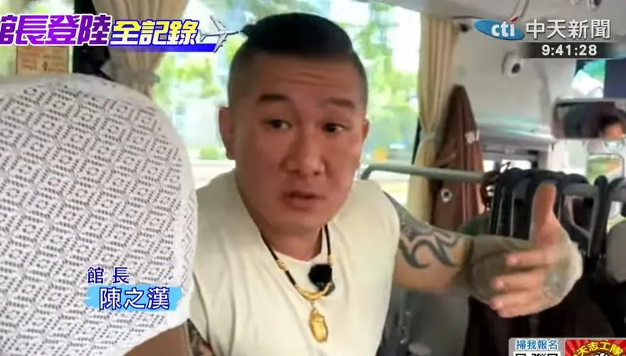 影／青鳥批館長上海行「什麼都假的」　館長諷打開你小腦袋