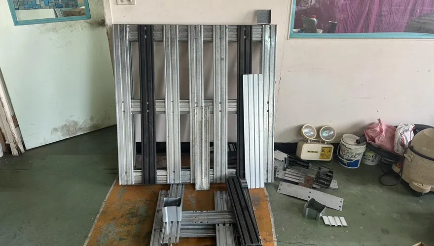 高雄悲慘工安意外！7旬棧板工廠老闆遭堆高機壓死
