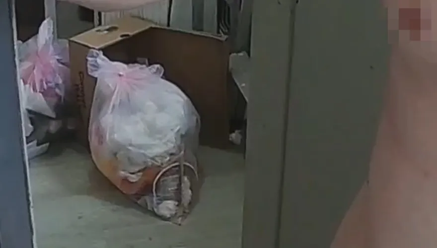 客人全裸+GG外露取餐！外送員無奈：怕被檢舉只能照送