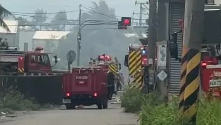 影/台南仁德工廠大火濃煙竄天　警消緊急灌救中