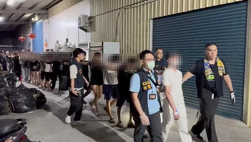影/高雄夫妻檔開KTV「養小姐＋辦毒趴」　54人全被捕