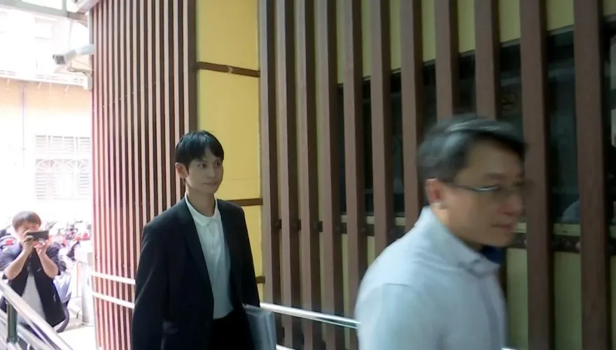 超尷尬場面！「眾量級」Andy、家寧今出庭　全程零互動