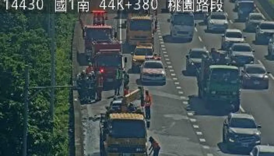 影/國1南向不平靜！「火燒車傷亡不明、追撞釀紫爆」