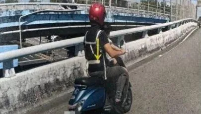 爸騎車載1歲半娃被檢舉！　「沒戴安全帽」挨罰傻眼：只能開車？